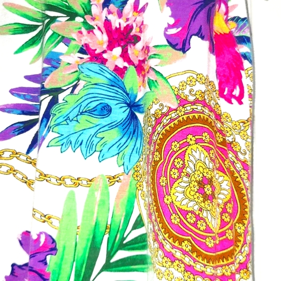 Jennifer Lopez top with cut out shoulders - Picture 3 of 4